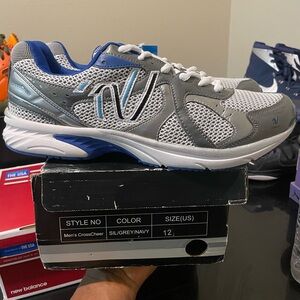 varsity Men’s cross-cheer shoe size 12 brand new with box